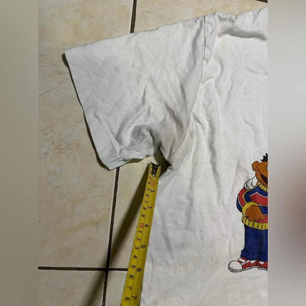 Kaws x Uniqlo Sesame Street Elmo Bert Ernie Tee Shirt Men’s Size M - Picture 9 of 9